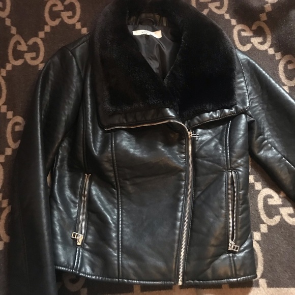Black faux Leather Jacket with fur collar - Picture 1 of 5